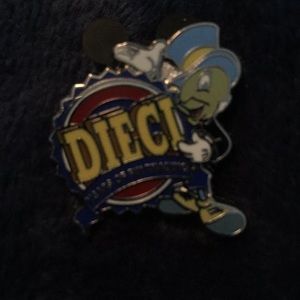 Dieci Disney trading pin